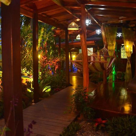 ホテル フィシス カリビアン ベッド ＆ ブレックファースト Puerto Viejo de Talamanca エクステリア 写真